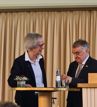 Beatrice „Bea“ Schlieper (Bündnis 90/Die Grünen) und Herbert Reul (CDU) am 23. Mai 2024 im Teo Otto Theater Remscheid