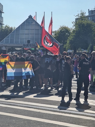 Gewaltbereite Linksextremisten am 21. September 2024 auf dem Remscheider Theodor-Heuss-Platz